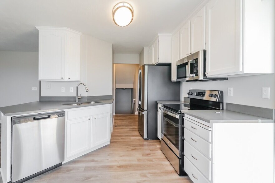 Building Photo - 1412 Pebblecreek Dr S