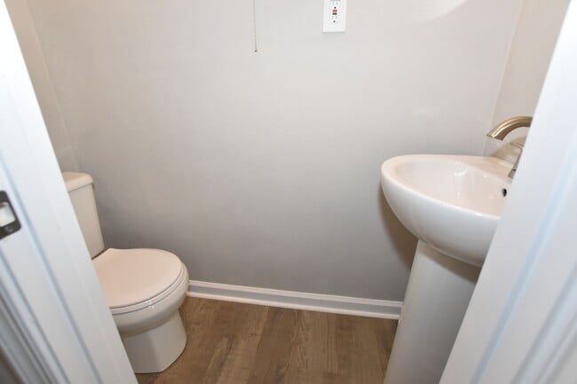 Building Photo - 1324 W 38th St