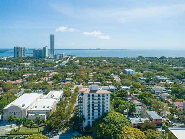 Building Photo - 2701 SW 3rd Ave