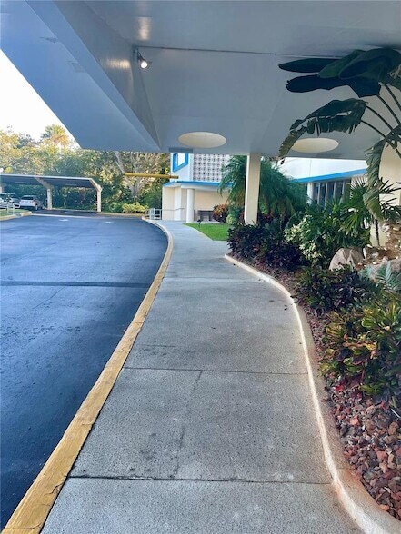 Building Photo - 1224 S Peninsula Dr