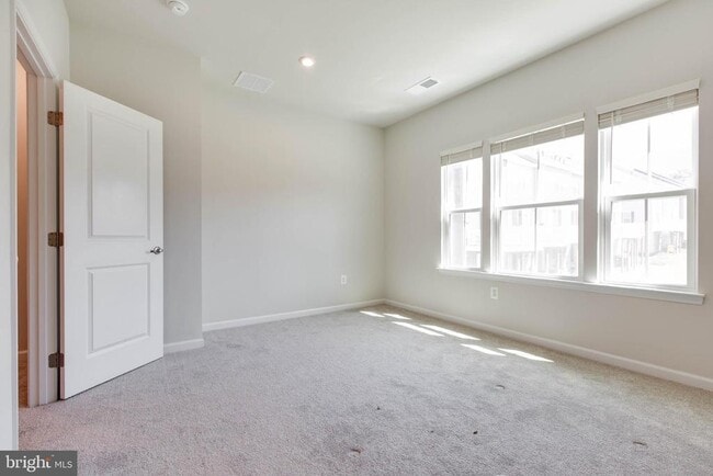 Building Photo - 188 Woodgate Cir