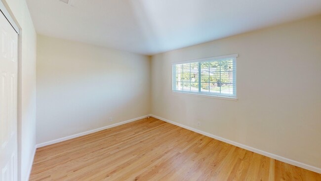 Building Photo - 207 Knight Dr