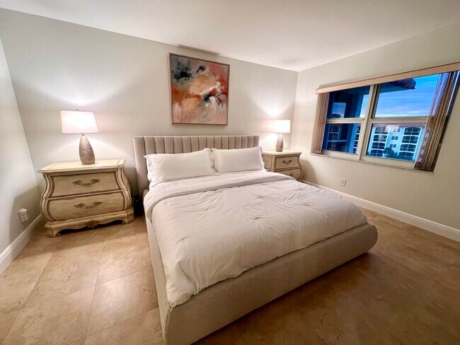 Building Photo - 2871 N Ocean Blvd