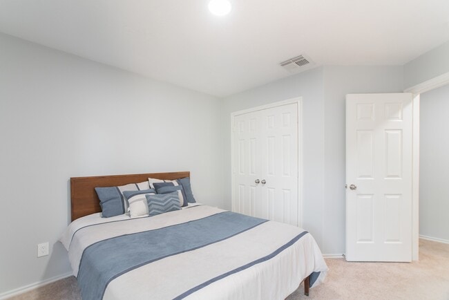 Building Photo - 262 Liriope Ct