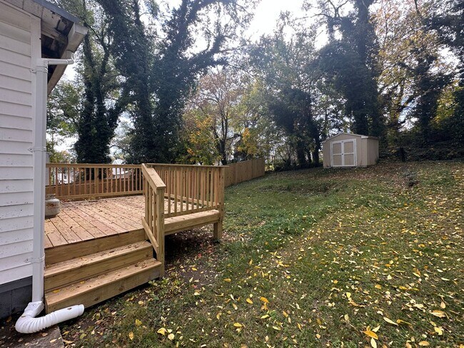 Building Photo - 109 E Pall Mall St