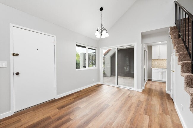 Building Photo - Condo for rent in Santa Barbara Near UCSB