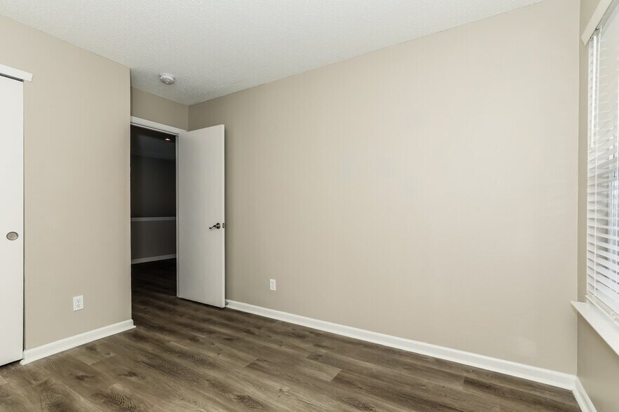 Building Photo - 6653 Stanhope Way
