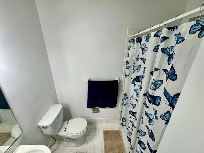 Building Photo - 9189 Fontainebleau Blvd