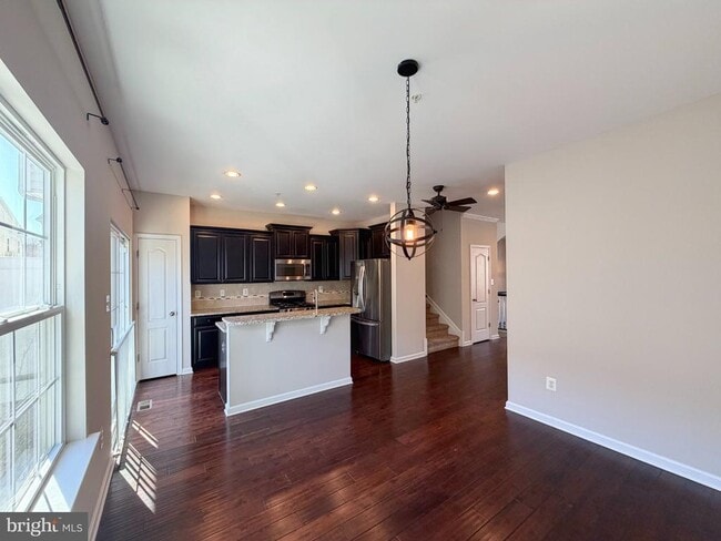 Building Photo - 1607 Sun High Terrace