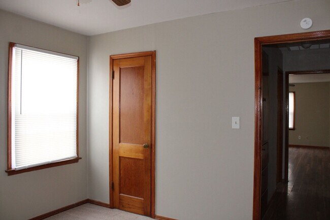 Building Photo - Believe it! 3 bds, 2 ba, MWC Schools - Tin...