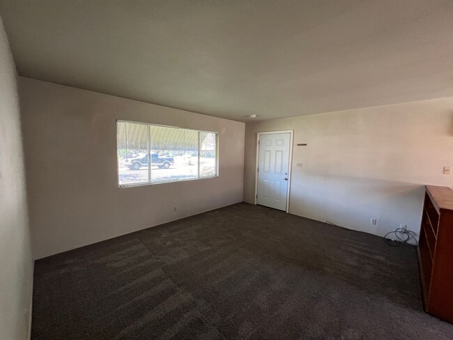 Building Photo - Single story one bedroom unit with covered carport!