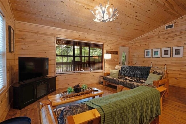 Building Photo - 206 Orca Rd