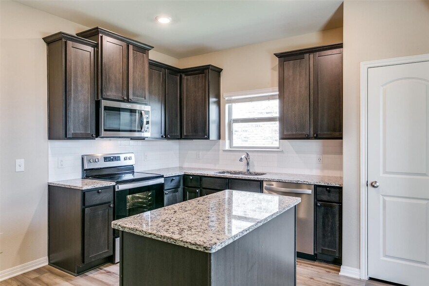 Building Photo - 13645 Lansman Dr