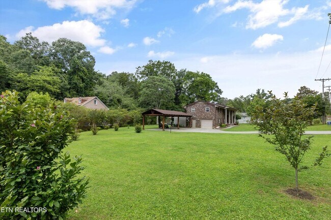 Building Photo - 1301 Chert Pit Rd