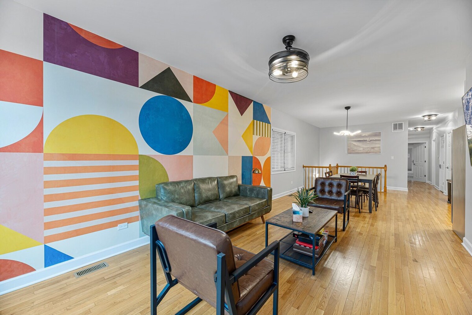 Building Photo - 1044 N California Ave