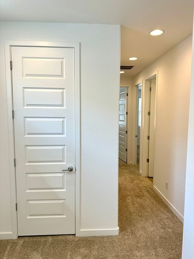 Building Photo - Amazing NEWER Lennar home in Hawes Crossing