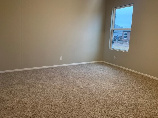 Building Photo - This is a very well maintained home in the desirable Bixby School district.