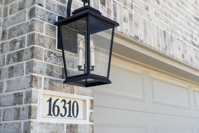 Building Photo - 16310 Rock Hollow Bend Ln