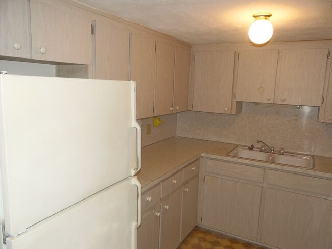 Building Photo - 1/1 condo - 55+ community
