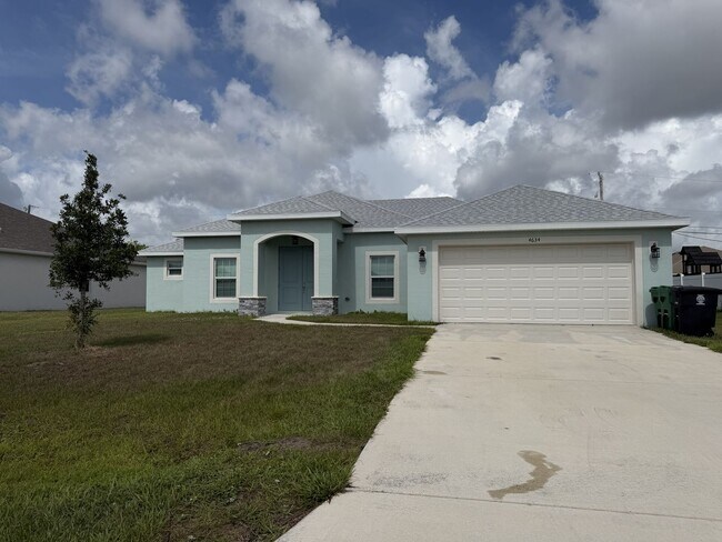 Building Photo - 4634 SW Athena Dr