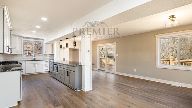 Building Photo - 7509 Lamar Ave