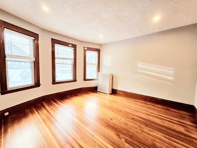 Building Photo - 69 Turner St