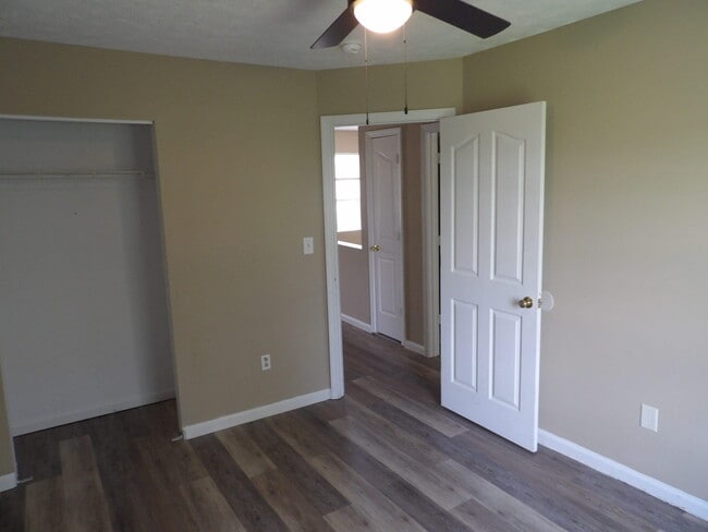 Building Photo - 326 Bypass Plaza Dr