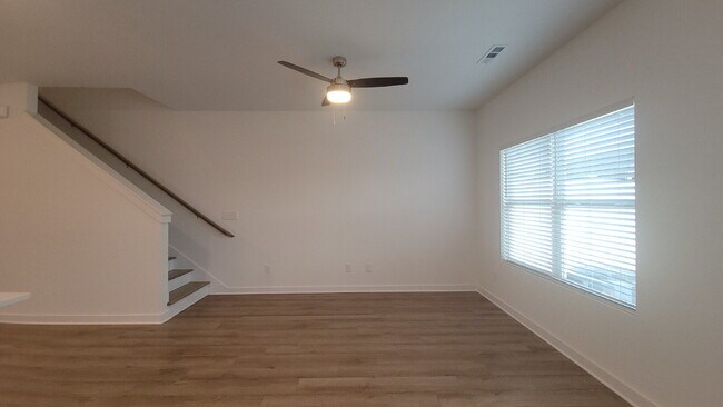 Building Photo - Section 8 Accepted!!! "Chic 3-Bed Oasis with Granite Elegance - 1720 Sq. Ft. in Huntsville!"