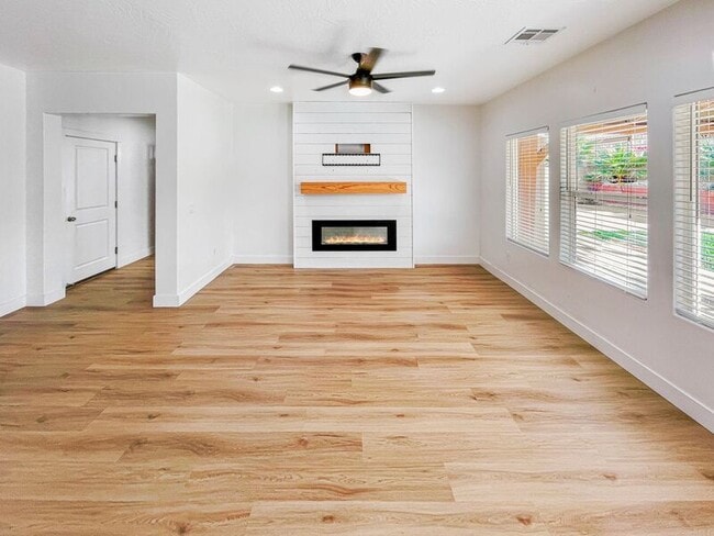 Building Photo - 3298 E Crimson Ridge Dr