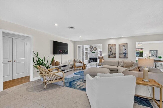 Building Photo - 567 Bird Key Dr