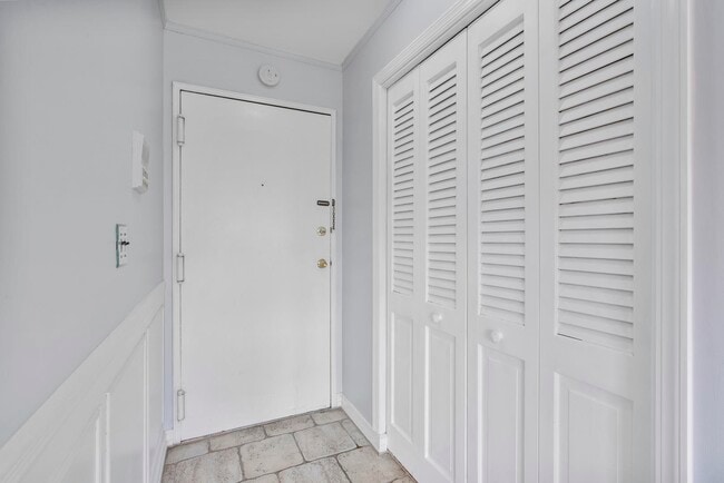 Building Photo - 1138C Farm Rd