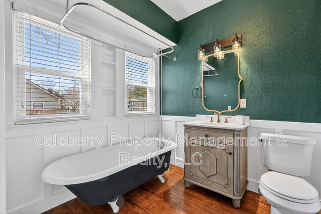 Building Photo - 212 N Grand Ave