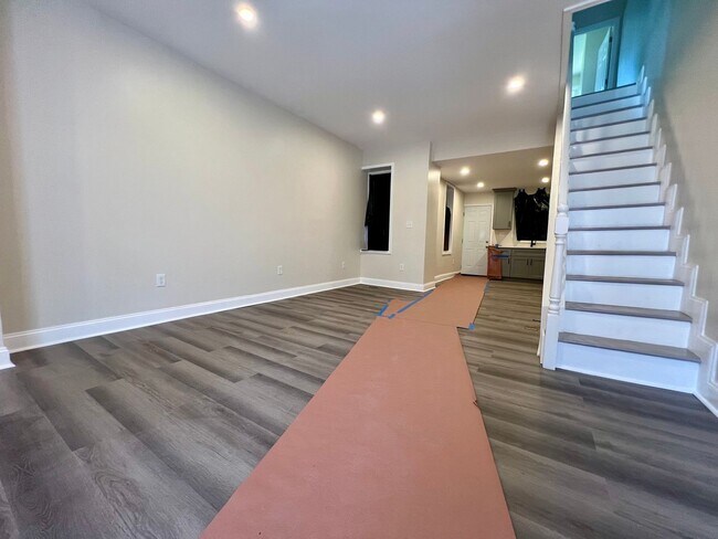 Primary Photo - Newly Renovated 3-Bedroom Townhome in Cobb...