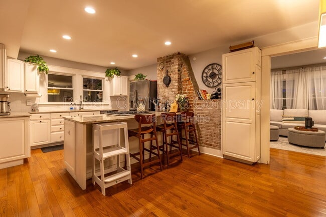 Building Photo - 15 Emerson St