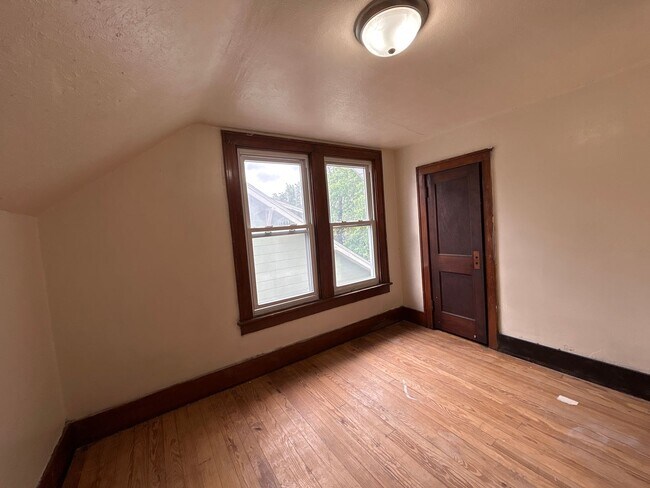 Building Photo - 1714 Roys Ave