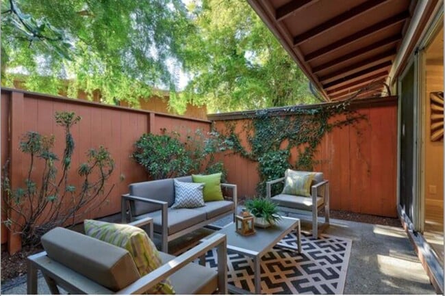 Building Photo - 1-Bedroom Unit with Parking in Mountain View, CA!