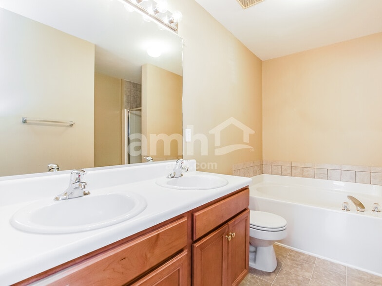 Building Photo - 5436 Kissimmee Ln