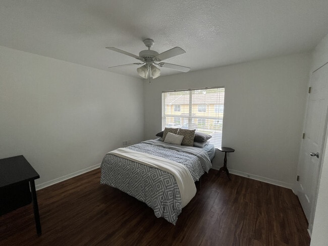 Building Photo - 2636 SW 35th Pl