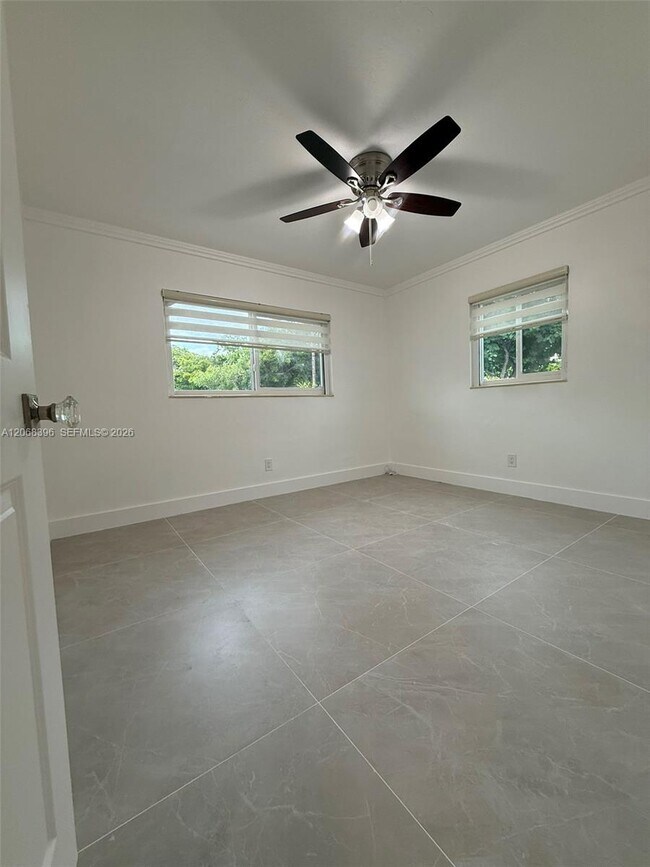Building Photo - 5530 SW 96th Ave