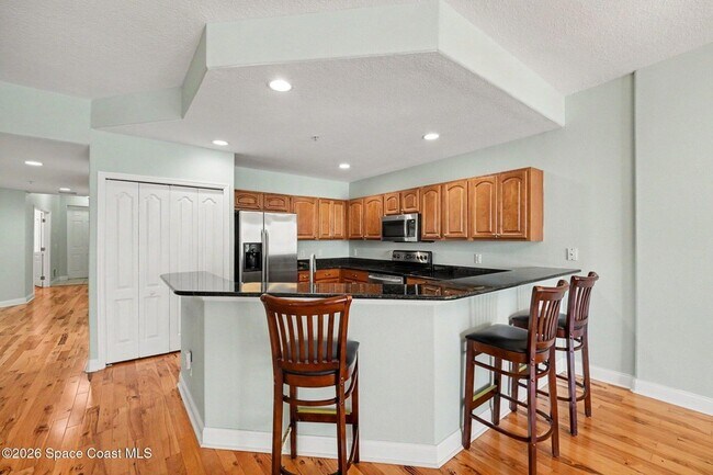 Building Photo - 601 N Miramar Ave