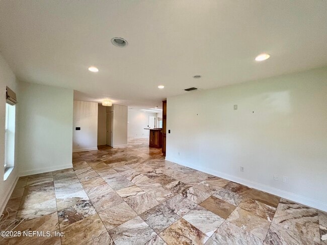 Building Photo - 101 Sanchez Ct