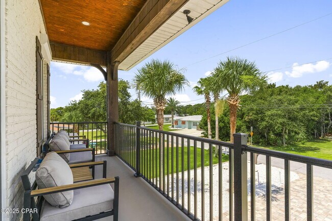 Building Photo - 407 Petrel St