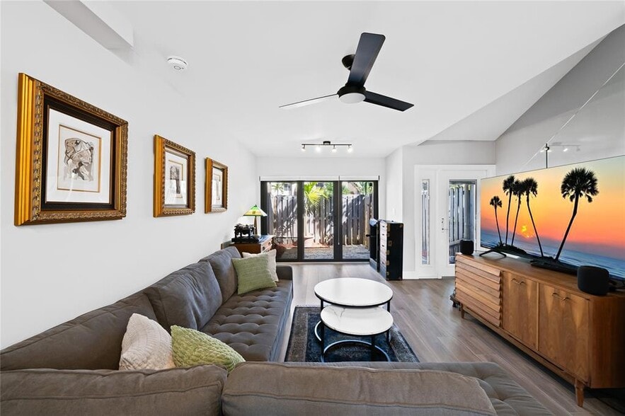 Building Photo - 340 City View Dr