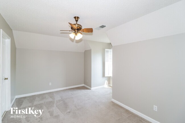 Building Photo - 8410 Walnut Tree Dr