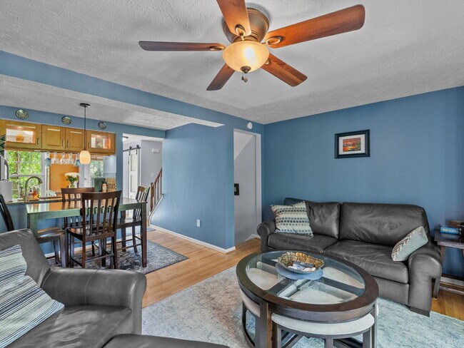 Building Photo - 1636 Fieldthorn Dr