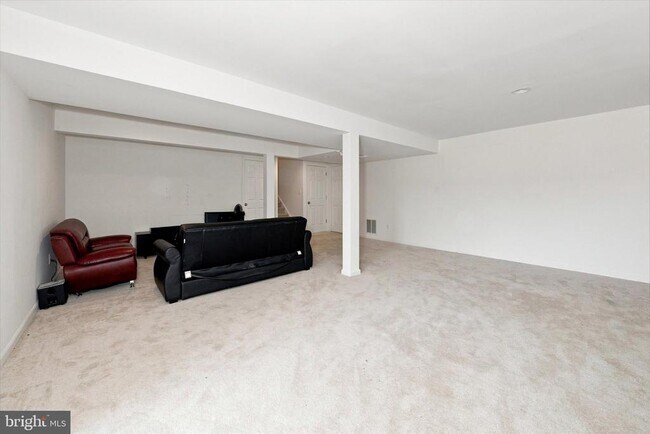 Building Photo - 209 Riding Path Dr