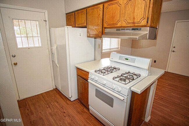 Building Photo - 8548 Arboleda Dr