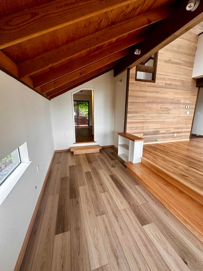 Building Photo - Unique Open living Space in North Berkeley