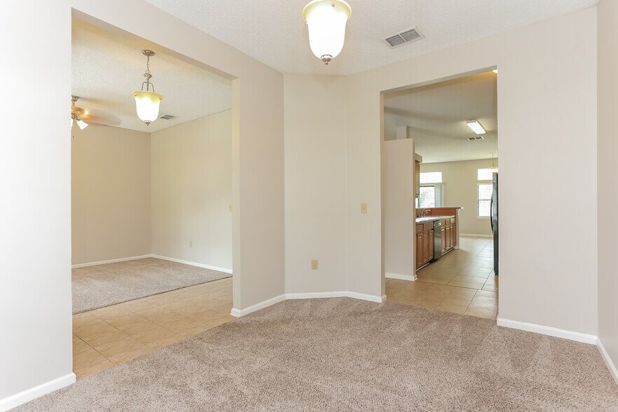 Building Photo - 925 Plumbridge Ct