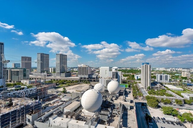 Building Photo - 851 NE 1st Ave